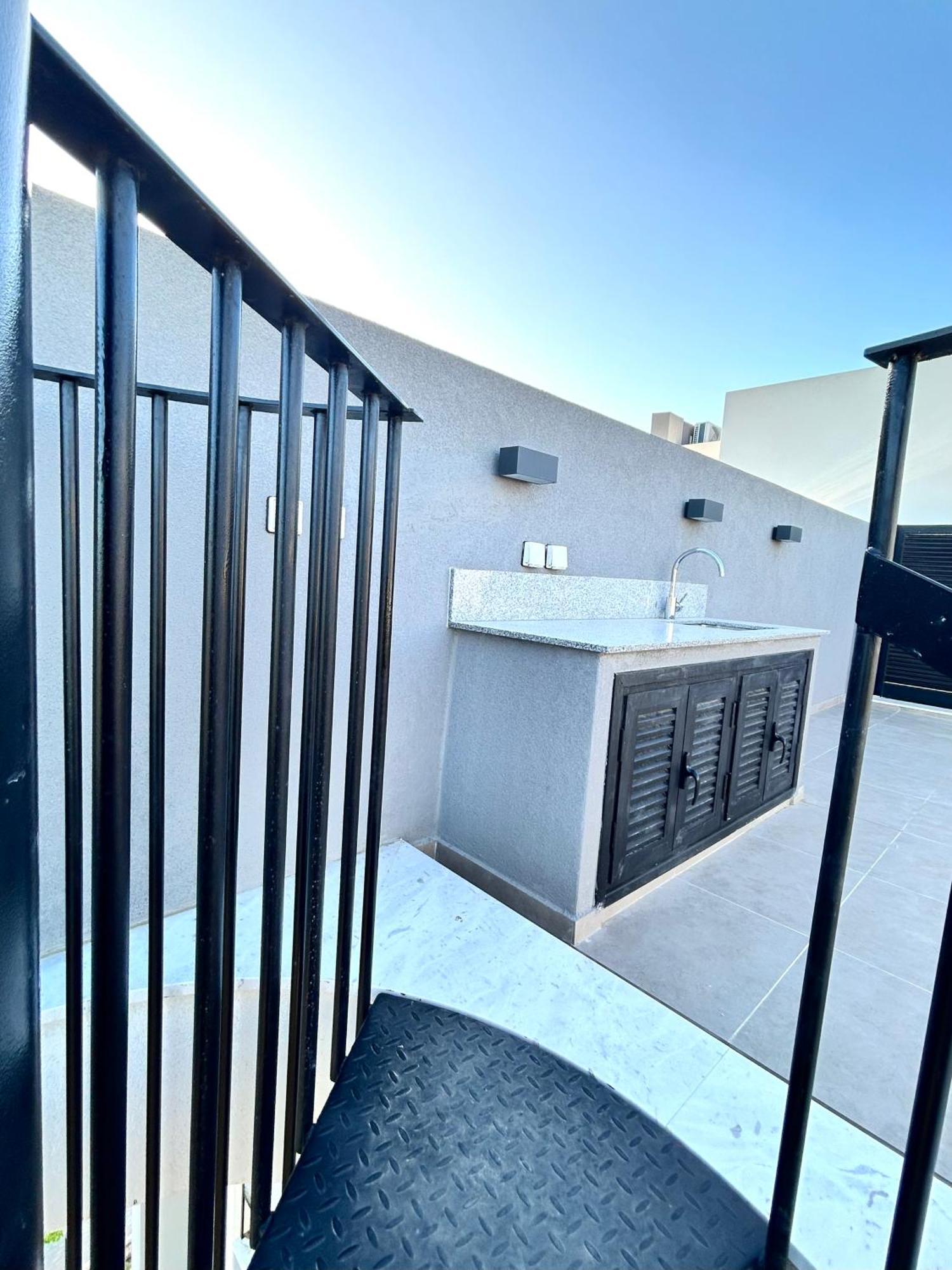 Sunset Gardens - Holiday Apartments - By Tlv Living Lemesós Eksteriør bilde