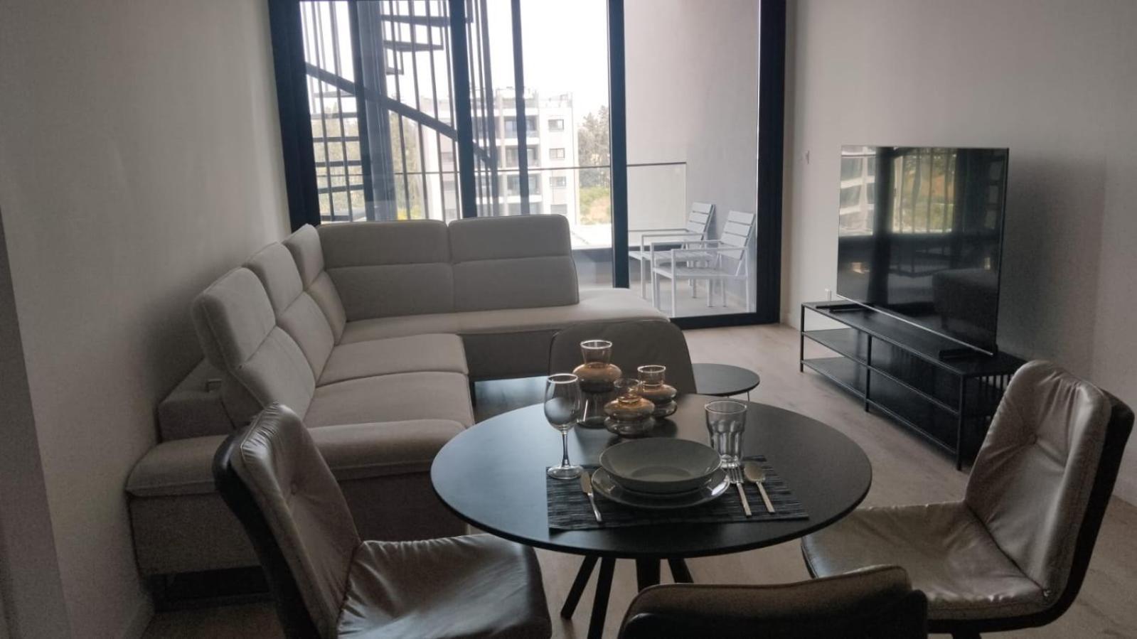 Sunset Gardens - Holiday Apartments - By Tlv Living Lemesós Eksteriør bilde